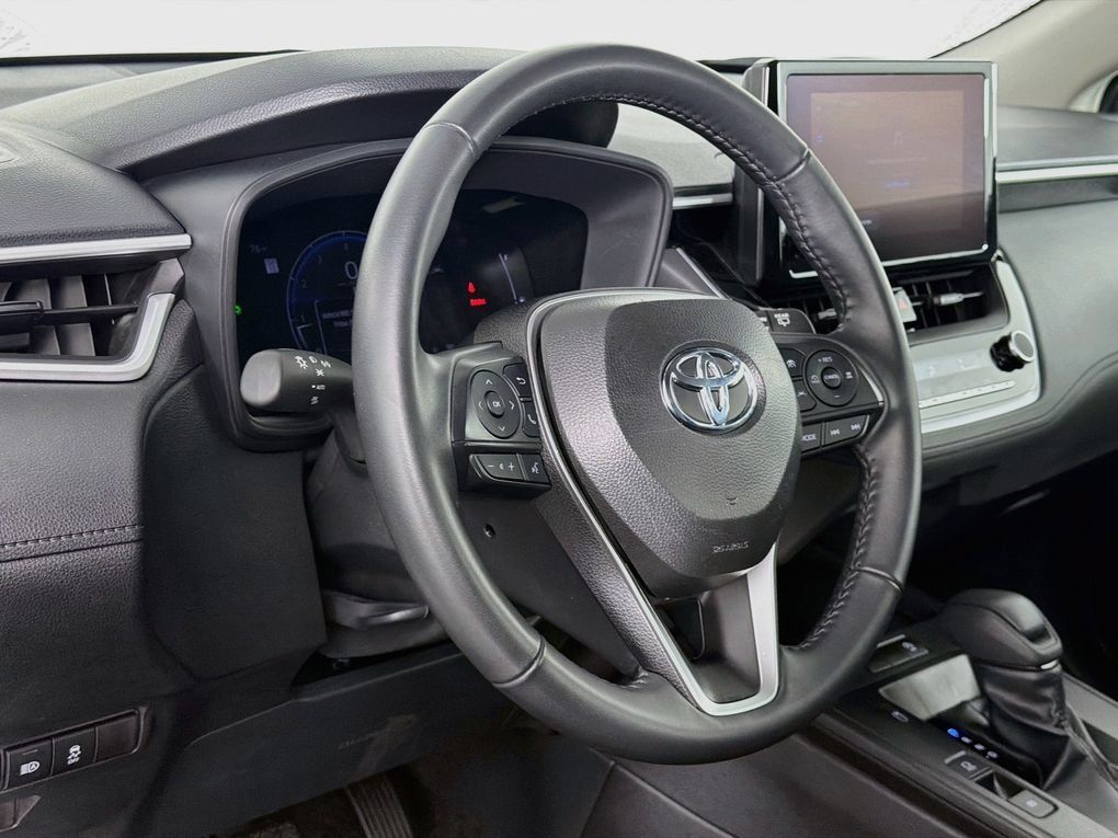 Used 2026 Toyota Corolla Cross LE FWD image 36