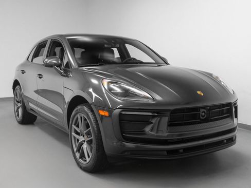 Used 2025 Porsche Macan image 10