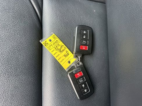 Used 2013 Toyota RAV4 Limited image 36