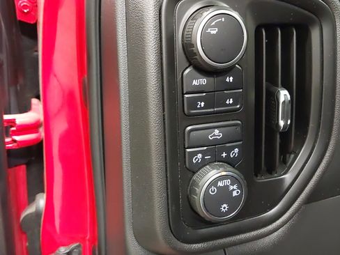 Used 2019 Chevrolet Silverado 1500 Custom Trail Boss w/ Custom Convenience Package image 23