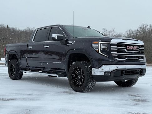 Used 2022 GMC Sierra 1500 SLT w/ SLT Premium Plus Package image 3