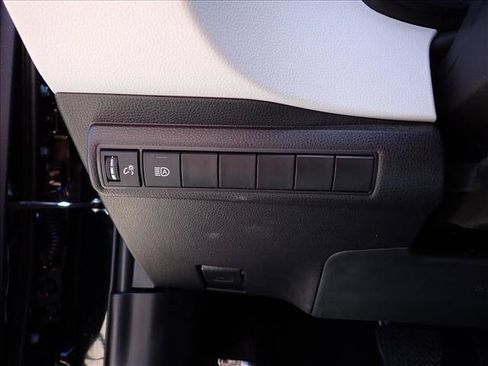 Used 2025 Toyota Corolla SE FWD image 13