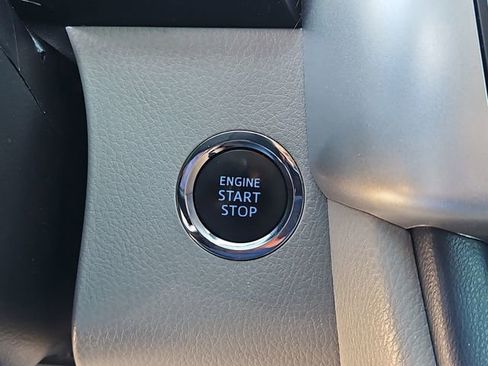 Used 2018 Toyota Highlander XLE image 30