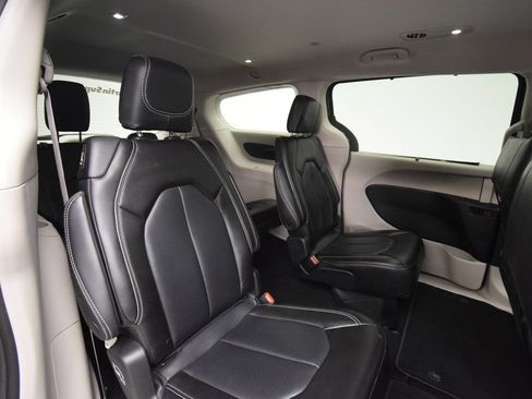 Used 2023 Chrysler Pacifica Touring-L AWD/4WD image 24