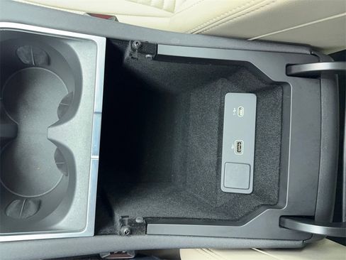 Used 2023 Land Rover Discovery Sport SE image 34