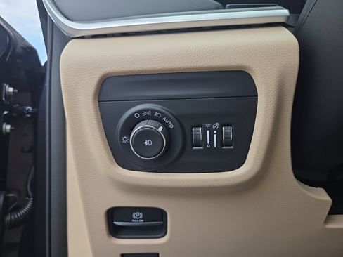 Used 2024 Jeep Grand Cherokee Limited AWD/4WD image 30