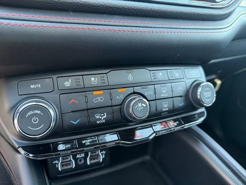 Used 2024 Dodge Durango GT RWD image 39