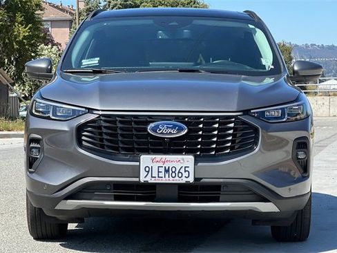 Used 2023 Ford Escape SE w/ PHEV Premium Package image 9