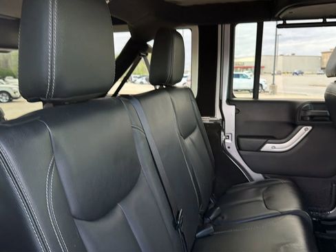 Used 2016 Jeep Wrangler Unlimited Rubicon image 80