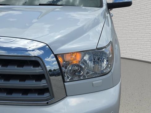 Used 2010 Toyota Sequoia Platinum RWD image 33