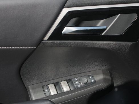 New 2025 Mitsubishi Outlander SE image 14