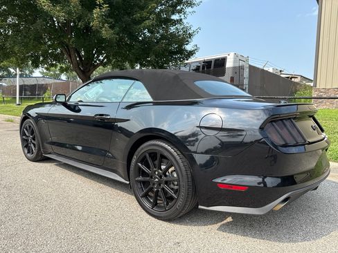 Used 2016 Ford Mustang GT Premium w/ Black Accent Package RWD image 7
