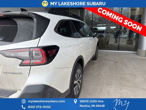 Used 2021 Subaru Outback Premium image 4