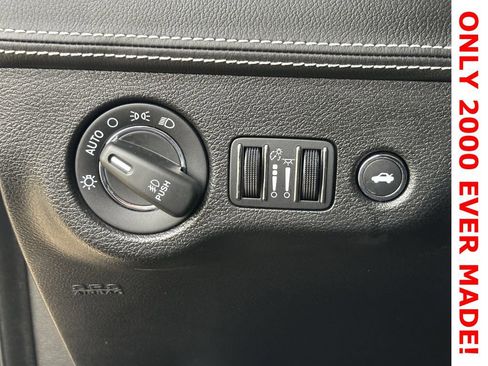 Used 2023 Chrysler 300 C image 23