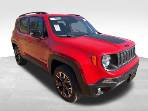 Used 2023 Jeep Renegade Latitude image 2