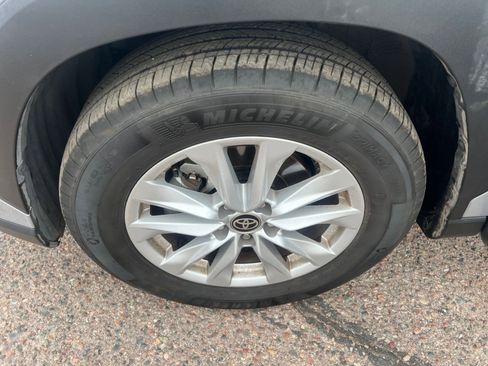 Used 2025 Toyota Corolla Cross LE image 30