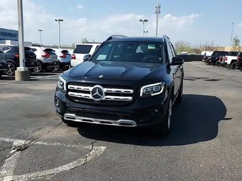 Used 2022 Mercedes-Benz GLB 250 4MATIC image 3