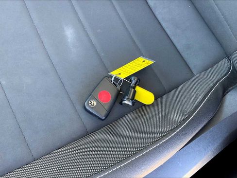 Used 2024 Volkswagen Taos SE image 13