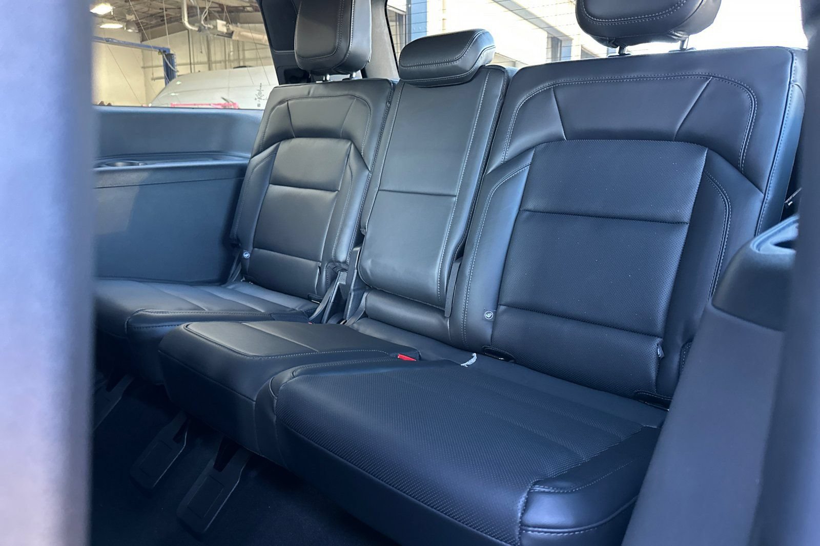New 2026 Lincoln Navigator Reserve w/ Jet Appearance Package AWD/4WD image 14