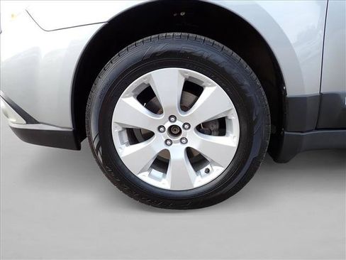 Used 2010 Subaru Outback 2.5i Limited w/ Popular Equipment Group 3B AWD/4WD image 6