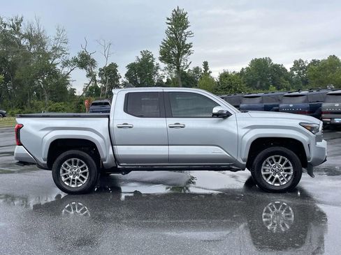Used 2024 Toyota Tacoma Limited w/ Limited Package (LT) AWD/4WD image 30