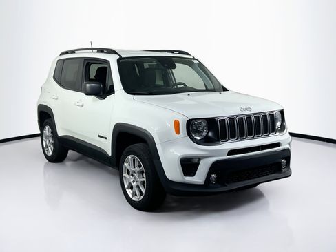Used 2022 Jeep Renegade Latitude w/ Convenience Group image 3