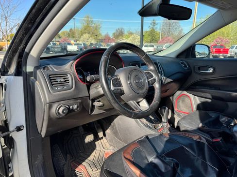 Used 2020 Jeep Compass Trailhawk image 11