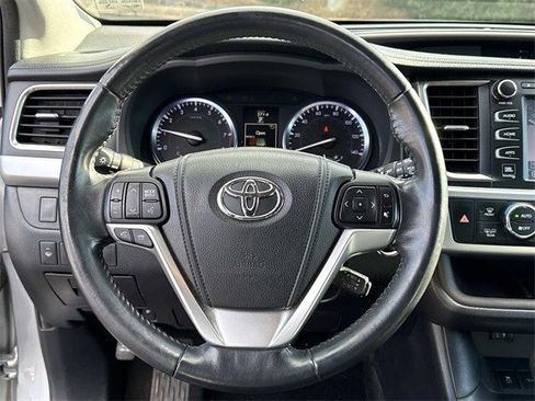 Used 2014 Toyota Highlander Limited image 19