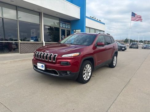 Used 2017 Jeep Cherokee Limited AWD/4WD image 1