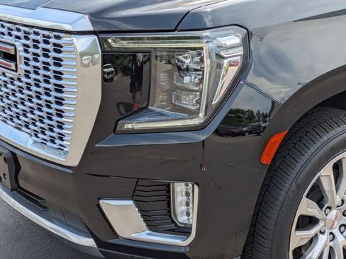 Used 2023 GMC Yukon XL Denali AWD/4WD image 11