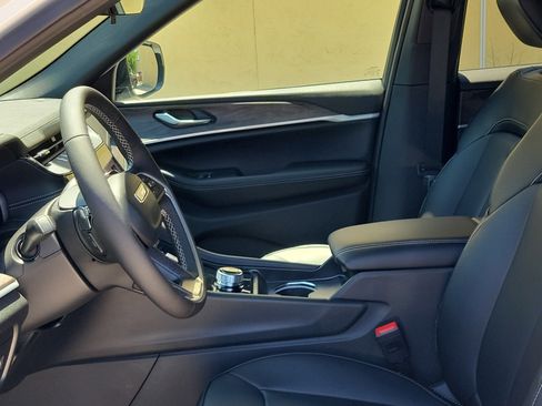 New 2026 Jeep Grand Cherokee Limited RWD image 18