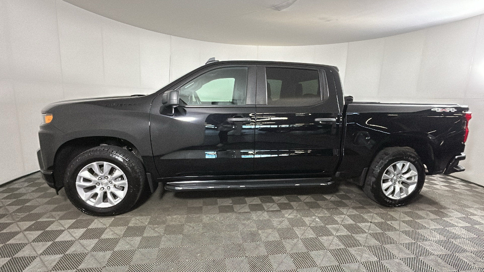 Used 2021 Chevrolet Silverado 1500 Custom w/ LPO, Dark Essentials Package AWD/4WD image 7