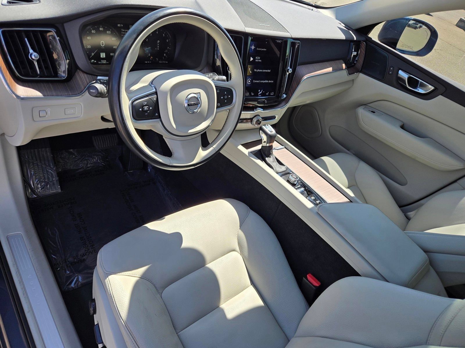 Used 2021 Volvo XC60 T5 Momentum w/ Advanced Package AWD/4WD image 18