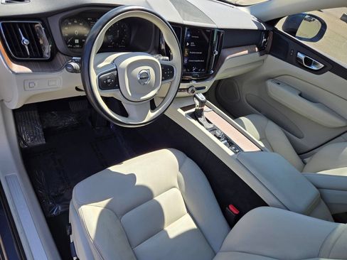 Used 2021 Volvo XC60 T5 Momentum w/ Advanced Package AWD/4WD image 18