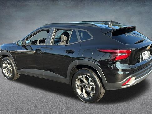 Used 2025 Chevrolet Trax LT FWD image 5