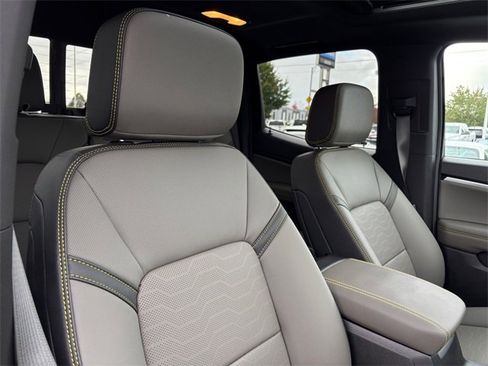 New 2026 Chevrolet Colorado ZR2 w/ Off-Road Front Bumper Package image 40