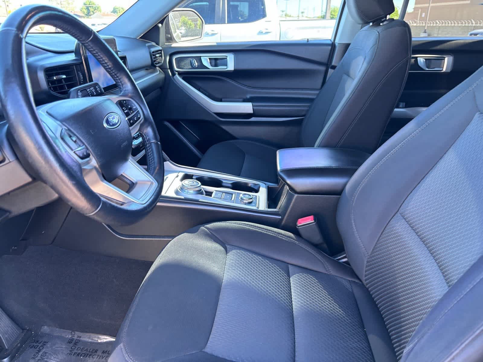 Used 2023 Ford Explorer XLT AWD/4WD image 10