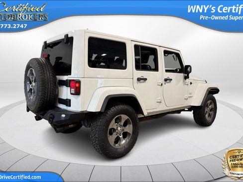 Used 2017 Jeep Wrangler Unlimited Sahara w/ Max Tow Package AWD/4WD image 7