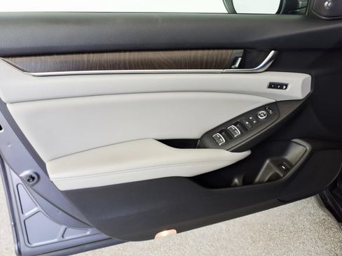 Used 2018 Honda Accord Touring image 16