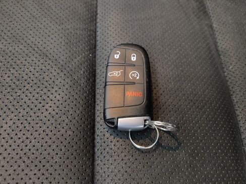 Used 2019 Jeep Grand Cherokee Altitude AWD/4WD image 32