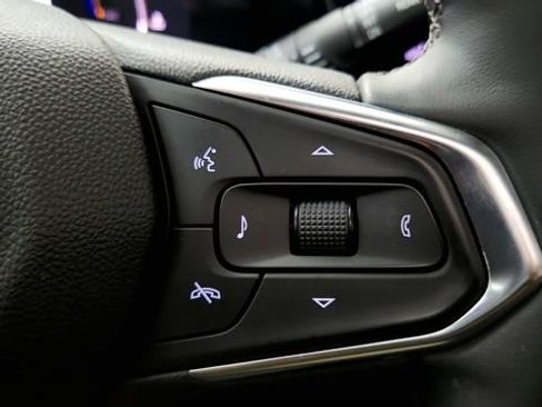 Used 2024 Chevrolet Trax ACTIV w/ Sunroof Package FWD image 60