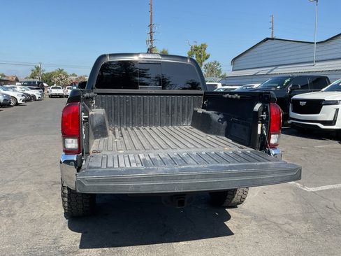 Used 2021 Toyota Tacoma SR5 AWD/4WD image 25