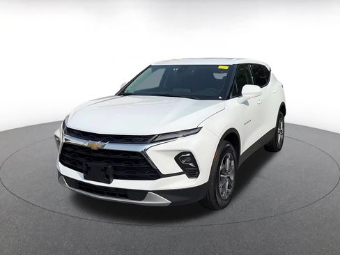 Used 2025 Chevrolet Blazer LT FWD image 4