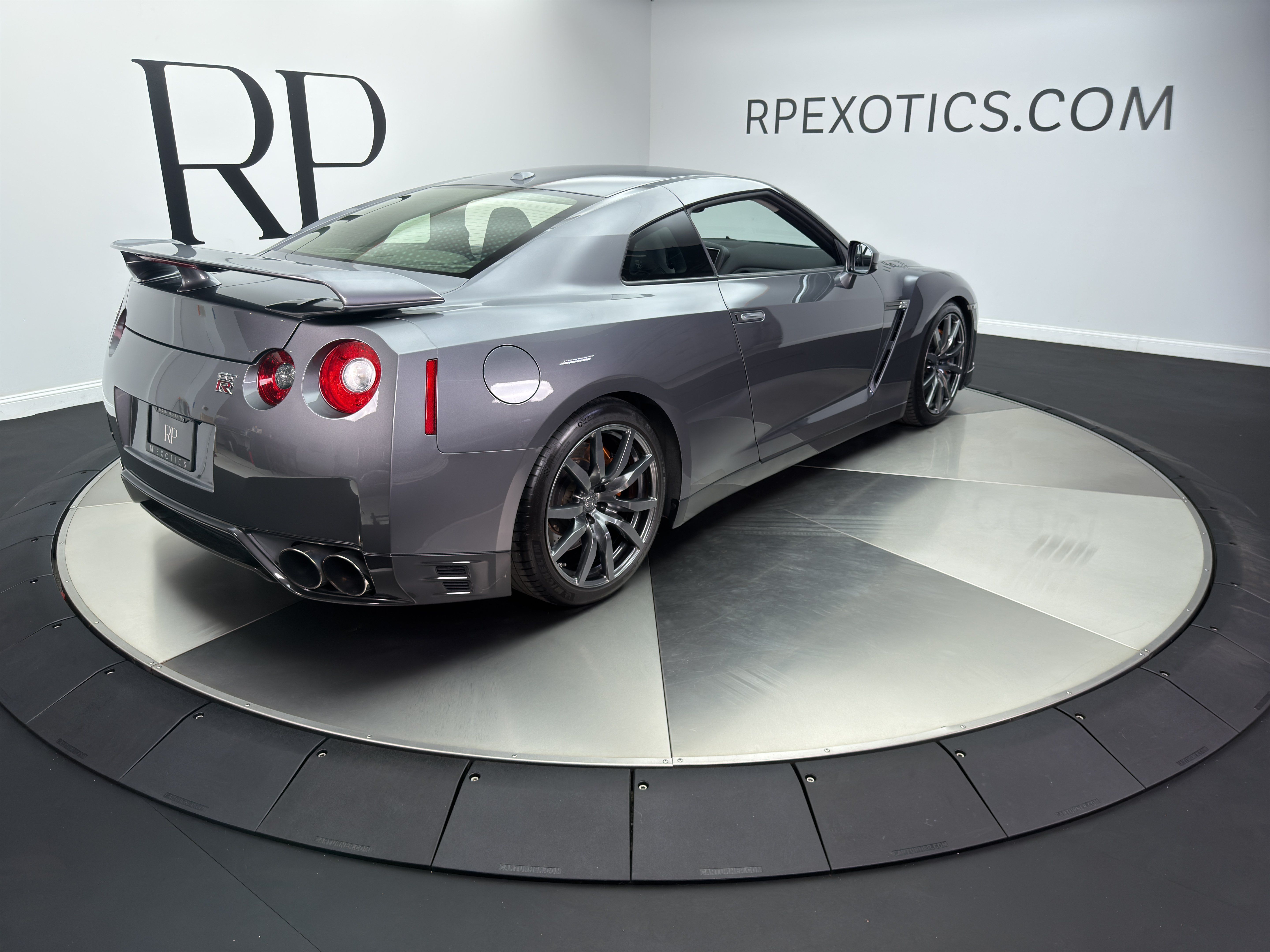 Used 2013 Nissan GT-R Premium AWD/4WD image 6