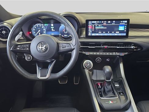 Used 2024 Alfa Romeo Tonale Veloce image 9