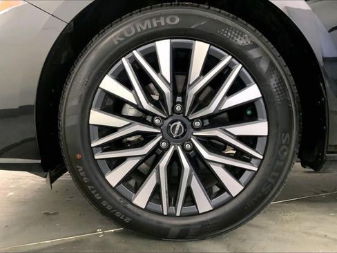 Used 2025 Nissan Altima 2.5 SV FWD image 11