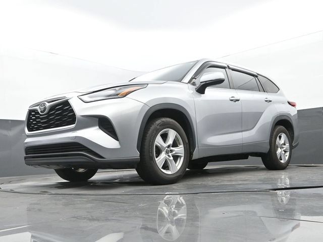 Used 2023 Toyota Highlander L FWD image 12