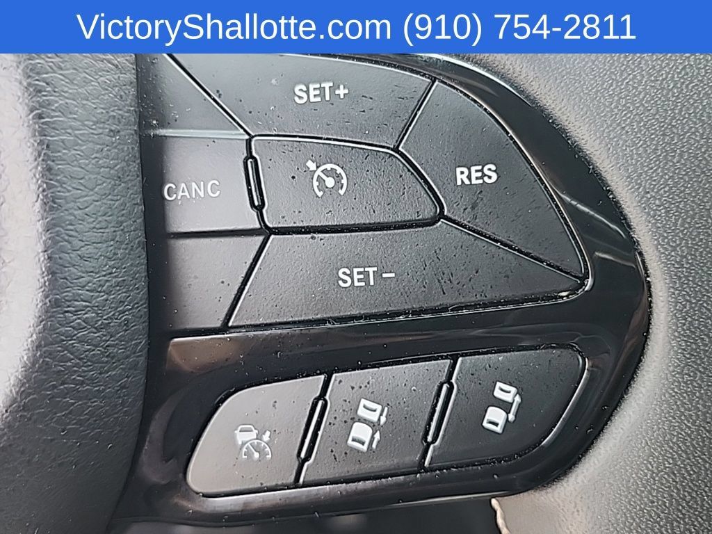 Used 2025 Chrysler Pacifica Limited FWD image 15