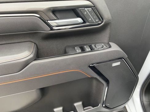 Used 2025 GMC Sierra 2500 AT4 image 19