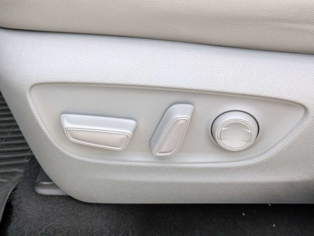 Used 2023 Toyota Highlander XLE FWD image 24